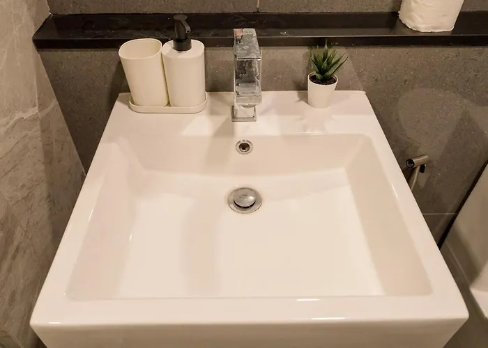 1br - Pool, Gym, Rooftop, Bts, Coworking Space - 10 Min Nana Plaza - - New Building - 24 7 Security Bangkok