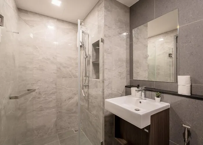 1br - Pool, Gym, Rooftop, Bts, Coworking Space - 10 Min Nana Plaza - - New Building - 24 7 Security Apartment Bangkok
